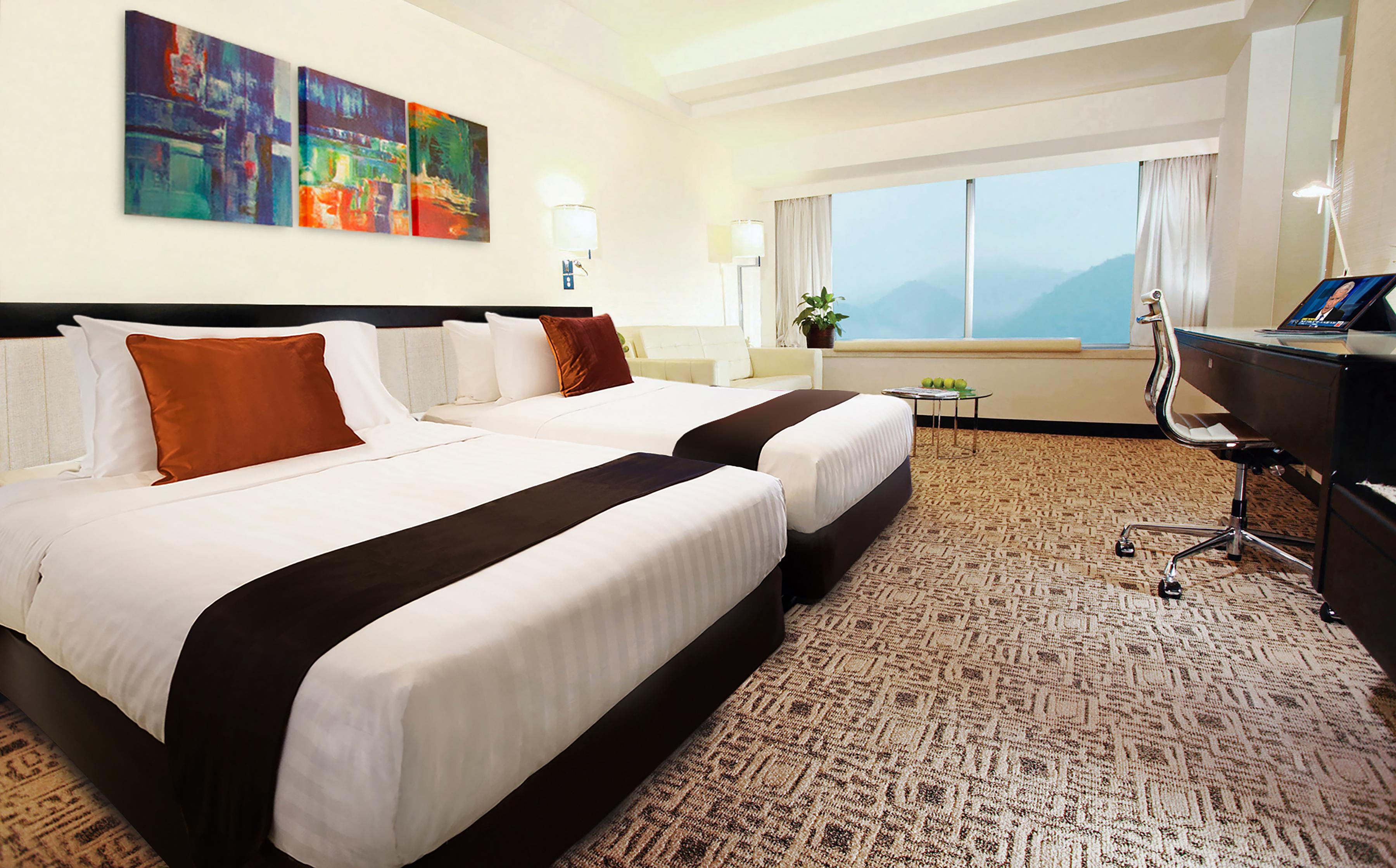 Khách sạn Regal Riverside 4*