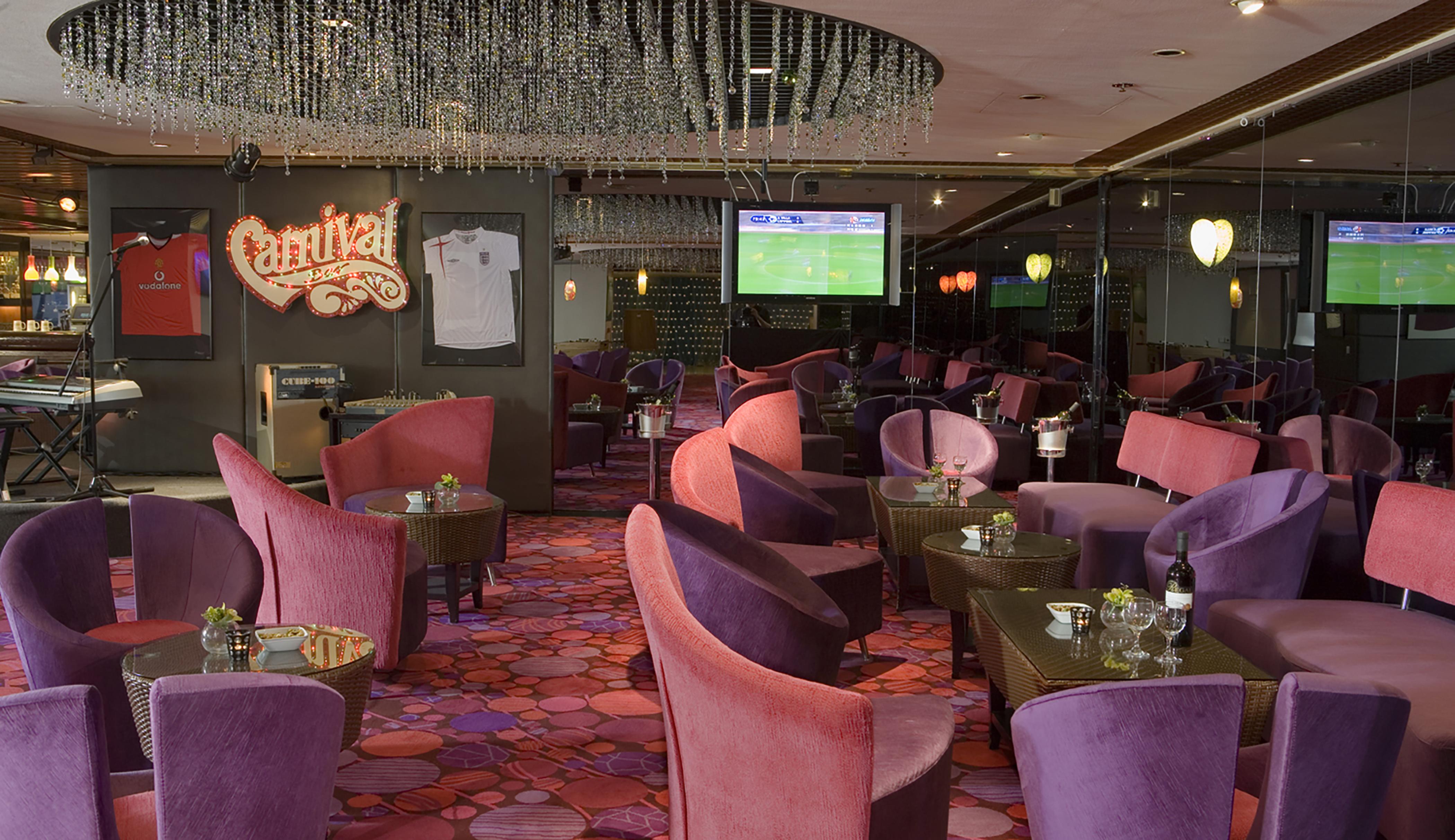 Regal Riverside Khách sạn 4*