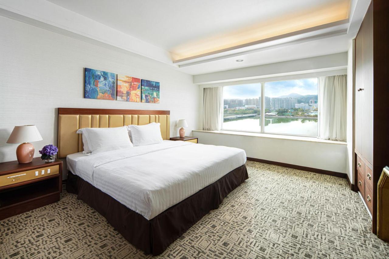 Khách sạn Regal Riverside 4*