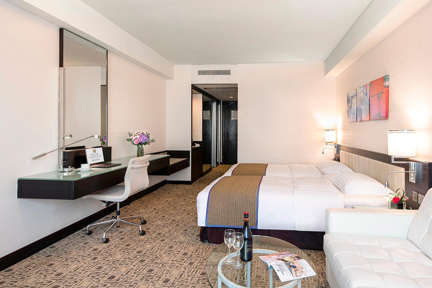 Khách sạn Regal Riverside