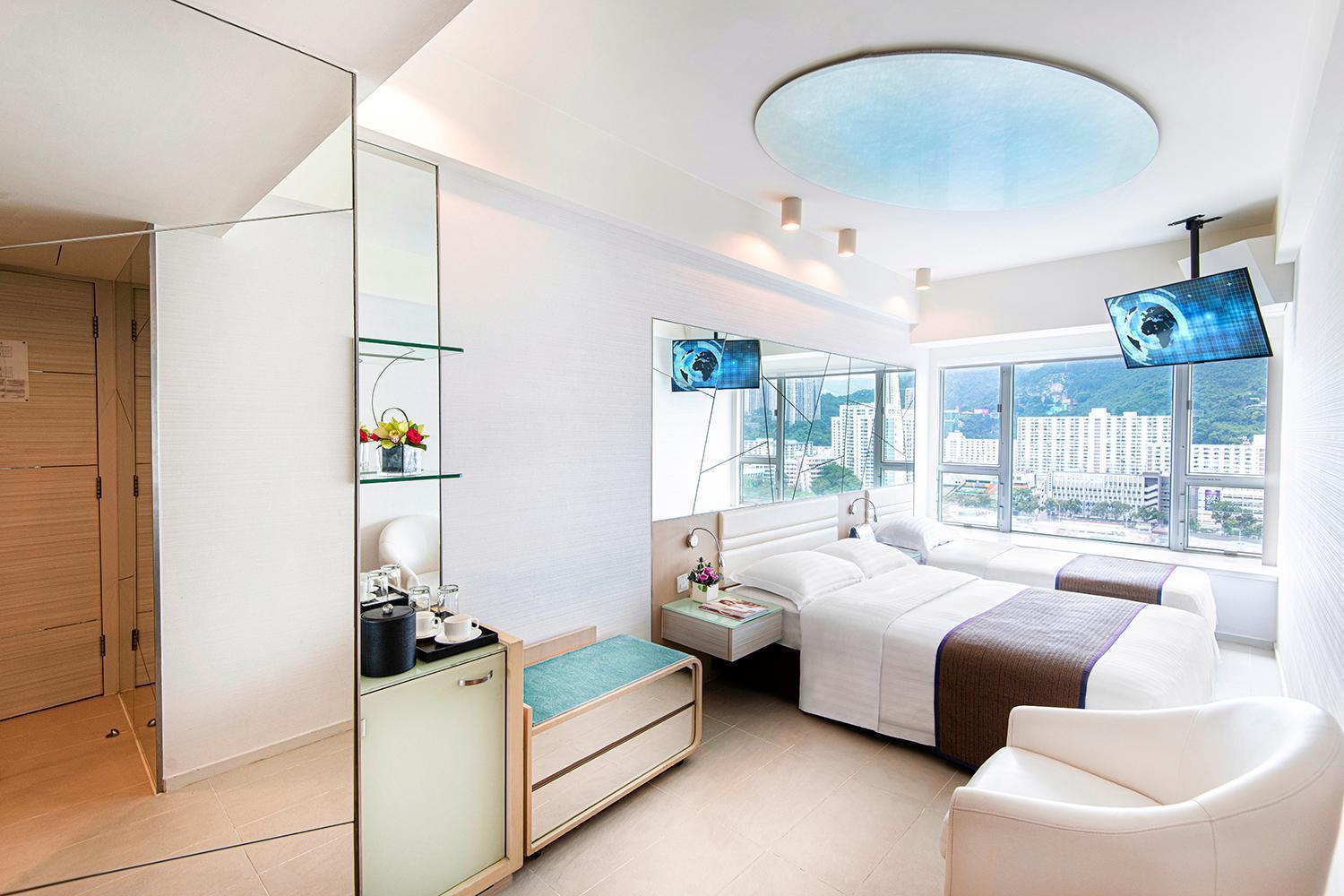 Khách sạn Regal Riverside 4*