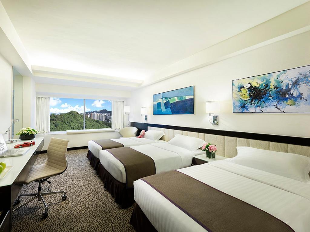 Regal Riverside Khách sạn 4*